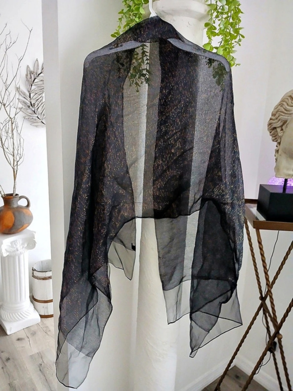 Saachi Sheer Metallic Wrap in Black & Gold Like New